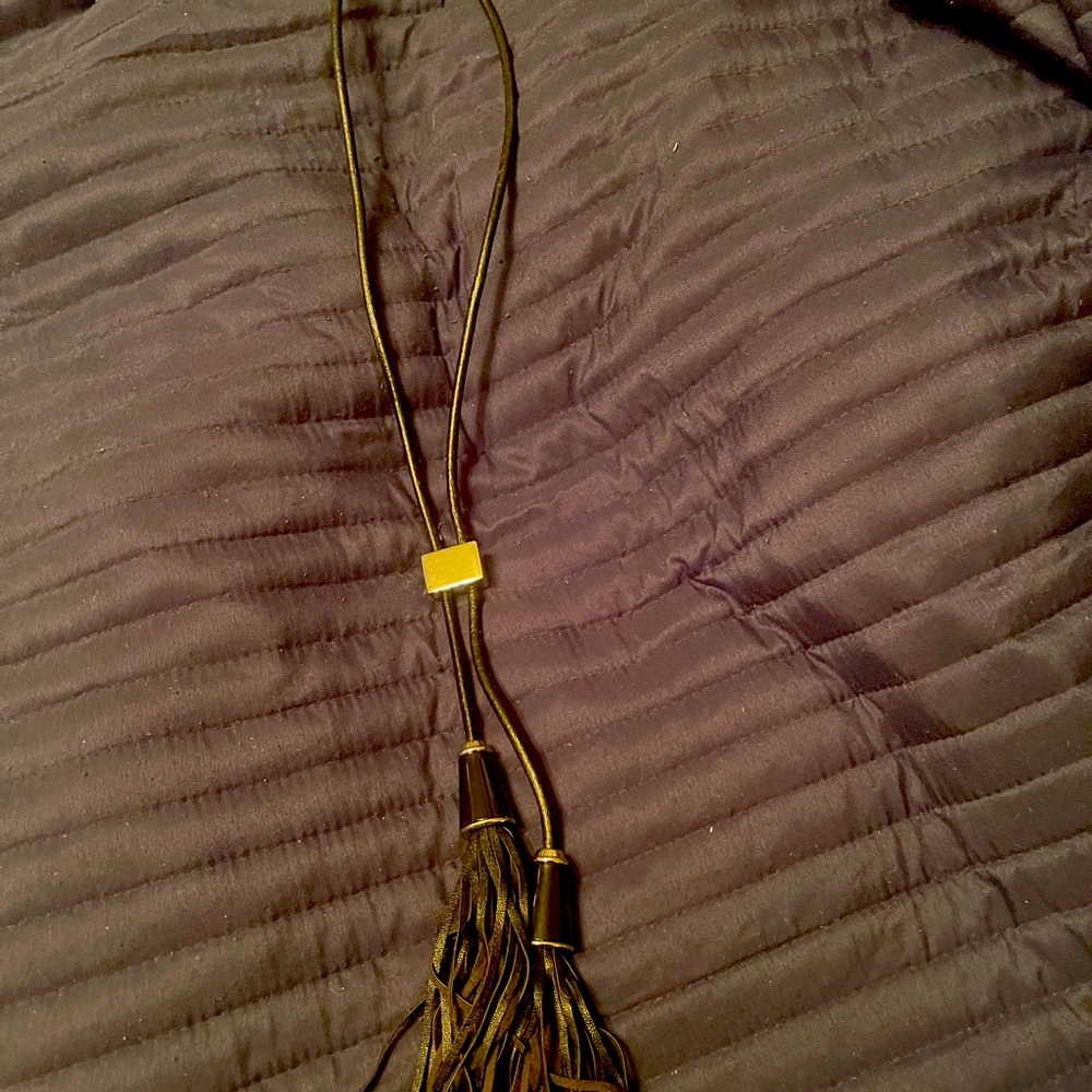 Long leaather necklace with tassels